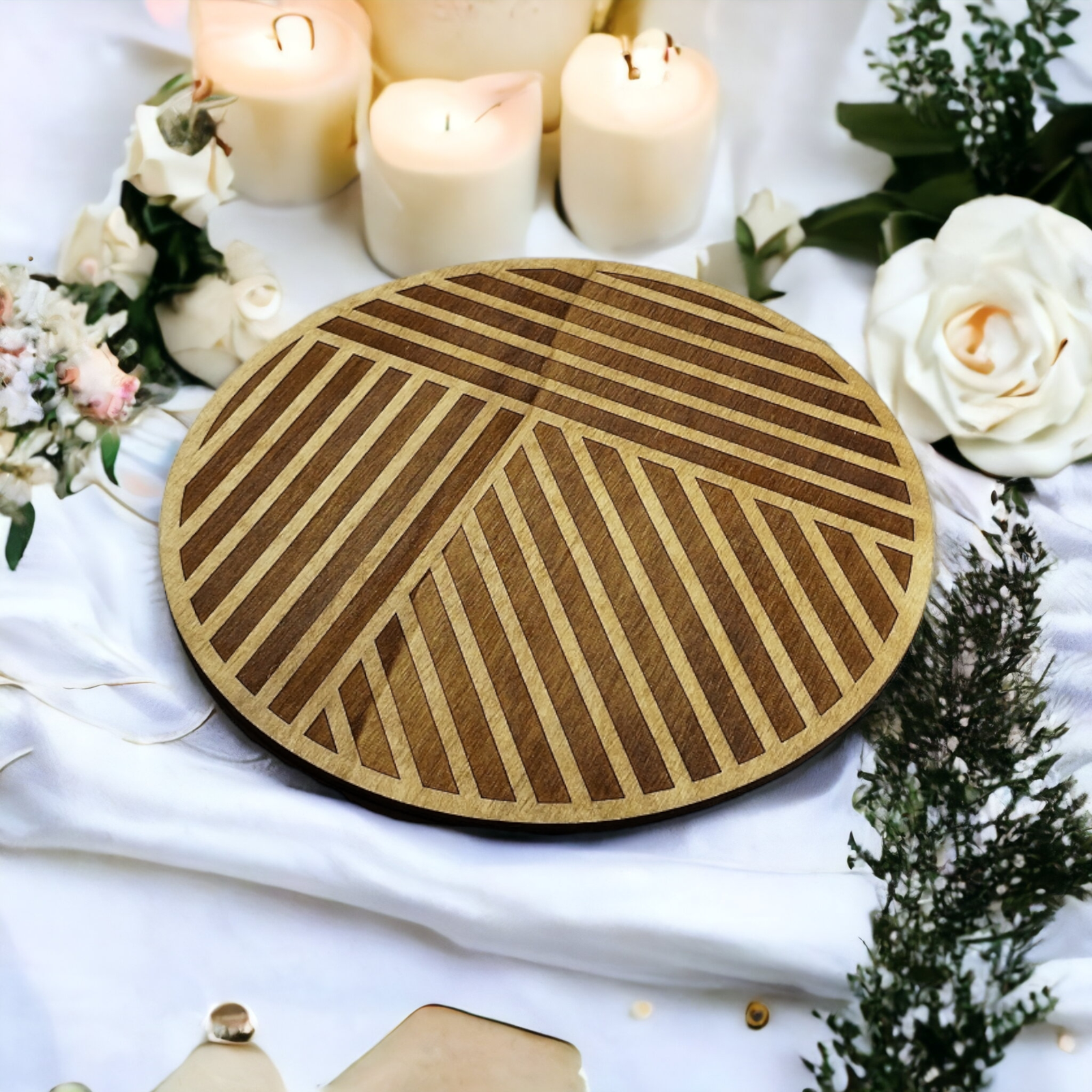 Trä grytunderlägg med geometriska linjer – Handgjord - Image 4