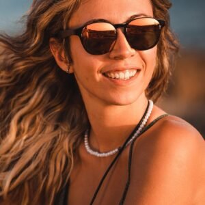 Runda trä solglasögon i acetat och valnöt från Eyewood